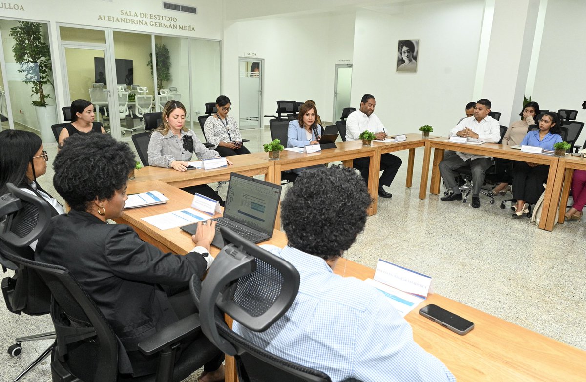 Ministerio de la Mujer República Dominicana (@mmujerrd) on Twitter photo La Mesa Intersectorial de Cuidados de #RD es coordinada por el <a href="/mineconomiard/">Ministerio de Economía, Planificación y Desarrollo</a> y el <a href="/MMujerRD/">Ministerio de la Mujer República Dominicana</a>, e integrada por <a href="/SuperateRDO/">Supérate</a>, <a href="/CONAPERD/">Consejo Nacional de la Persona Envejeciente🇩🇴</a>, <a href="/InfotepRD/">Instituto Nacional Formación Técnico Profesional</a>, <a href="/MTrabajoRD/">Ministerio de Trabajo 🇩🇴</a>, <a href="/SiubenRD/">Sistema Único de Beneficiarios</a>, <a href="/INAIPIRD/">INAIPIRD🇩🇴</a>, <a href="/ConadisRD/">CONADIS República Dominicana</a> y <a href="/CONANIRDo/">Consejo Nacional para la Niñez y la Adolescencia</a>, con el propósito de construir un Sistema Nacional de Cuidados en la #RD. La Mesa Intersectorial de Cuidados de #RD es coordinada por el <a href="/mineconomiard/">Ministerio de Economía, Planificación y Desarrollo</a> y el <a href="/MMujerRD/">Ministerio de la Mujer República Dominicana</a>, e integrada por <a href="/SuperateRDO/">Supérate</a>, <a href="/CONAPERD/">Consejo Nacional de la Persona Envejeciente🇩🇴</a>, <a href="/InfotepRD/">Instituto Nacional Formación Técnico Profesional</a>, <a href="/MTrabajoRD/">Ministerio de Trabajo 🇩🇴</a>, <a href="/SiubenRD/">Sistema Único de Beneficiarios</a>, <a href="/INAIPIRD/">INAIPIRD🇩🇴</a>, <a href="/ConadisRD/">CONADIS República Dominicana</a> y <a href="/CONANIRDo/">Consejo Nacional para la Niñez y la Adolescencia</a>, con el propósito de construir un Sistema Nacional de Cuidados en la #RD.