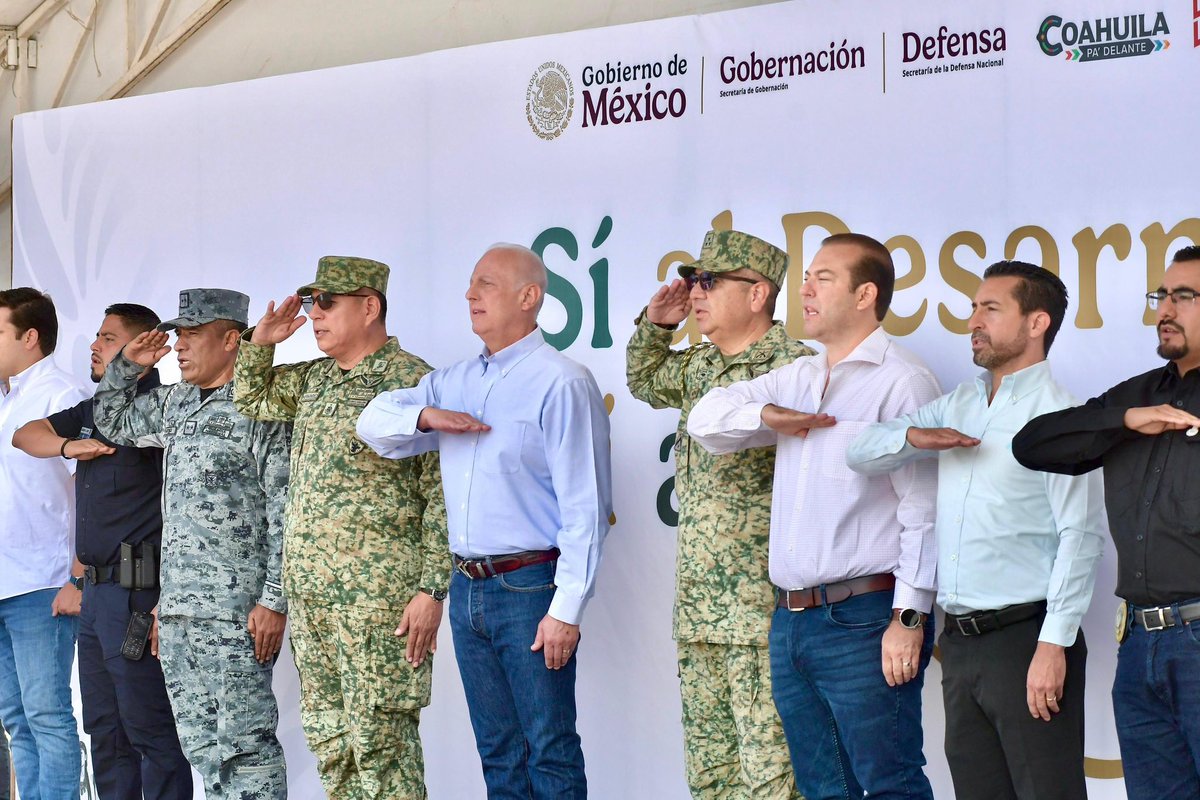 En Torreón siempre ha existido la llamada "Ley de Herodes". Ejemplos sobran de alcaldes que, al iniciar su gobierno, vivían en sectores modestos y, al terminar su gestión, tenían ya construidas y habitadas sendas residencias en sectores privilegiados.
redespoder.com/editoriales/co…