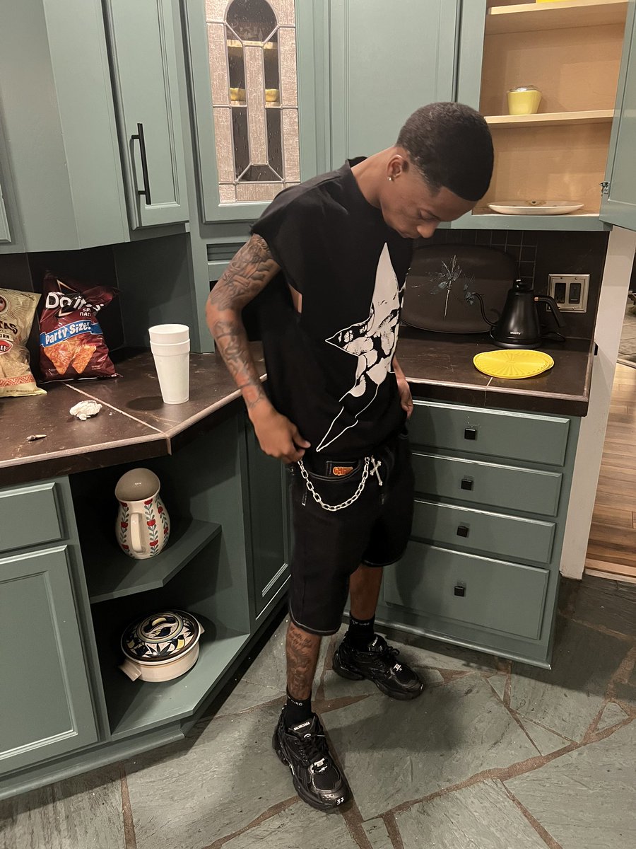 qsolitty's tweet image. “life get bad life get sad but when you stay up on it, come with bands”💯