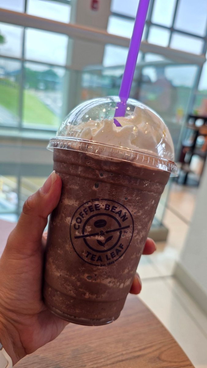 Mi frappucino de 9 dlls 
😅
