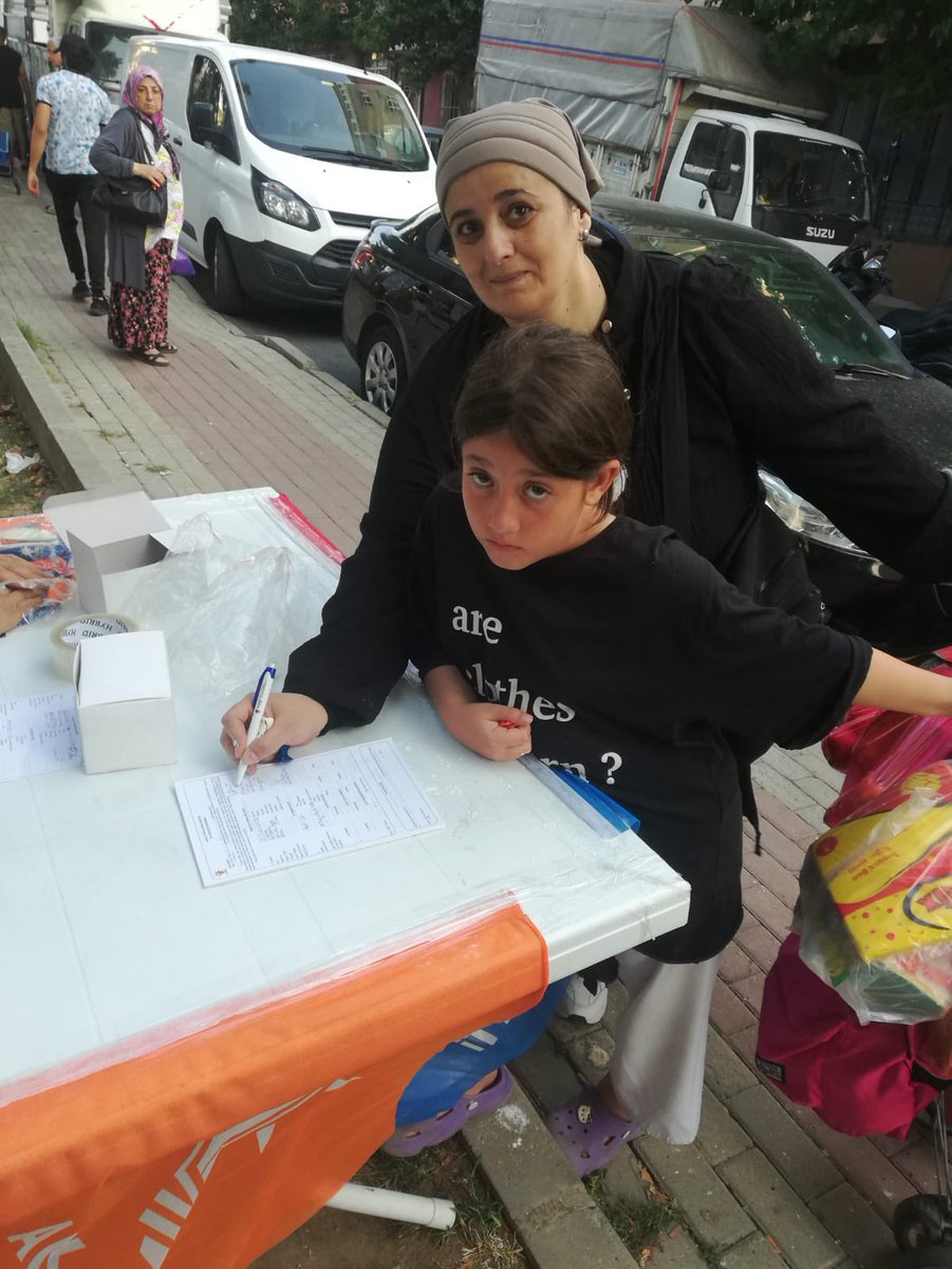 Muratpaşa Mahallemizde kurduğumuz AK Nokta aracımızla hemşehrilerimizle bir araya geldik, hasbihal ettik. Gönülden gönüle kurulan bu köprüde hem talepleri dinledik hem de mahallemizin nabzını tuttuk. İlgisi ve samimiyetiyle bizleri yalnız bırakmayan tüm vatandaşlarımıza teşekkür