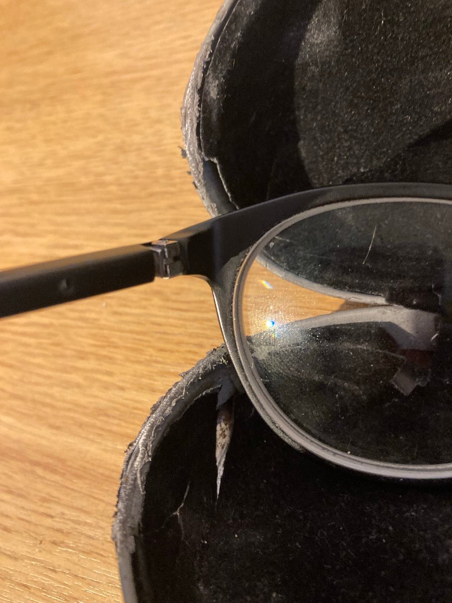 SGrahamg5's tweet image. Unimpressed @BootsUK #bootsopticians #rdguk - unable to offer any assistance with replacing missing screw in glasses arm