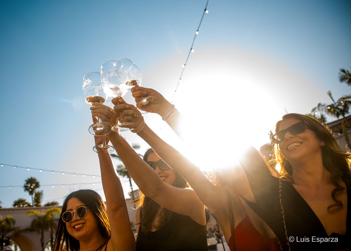 If happiness were a photo, it’d look like this. 🌞🍷