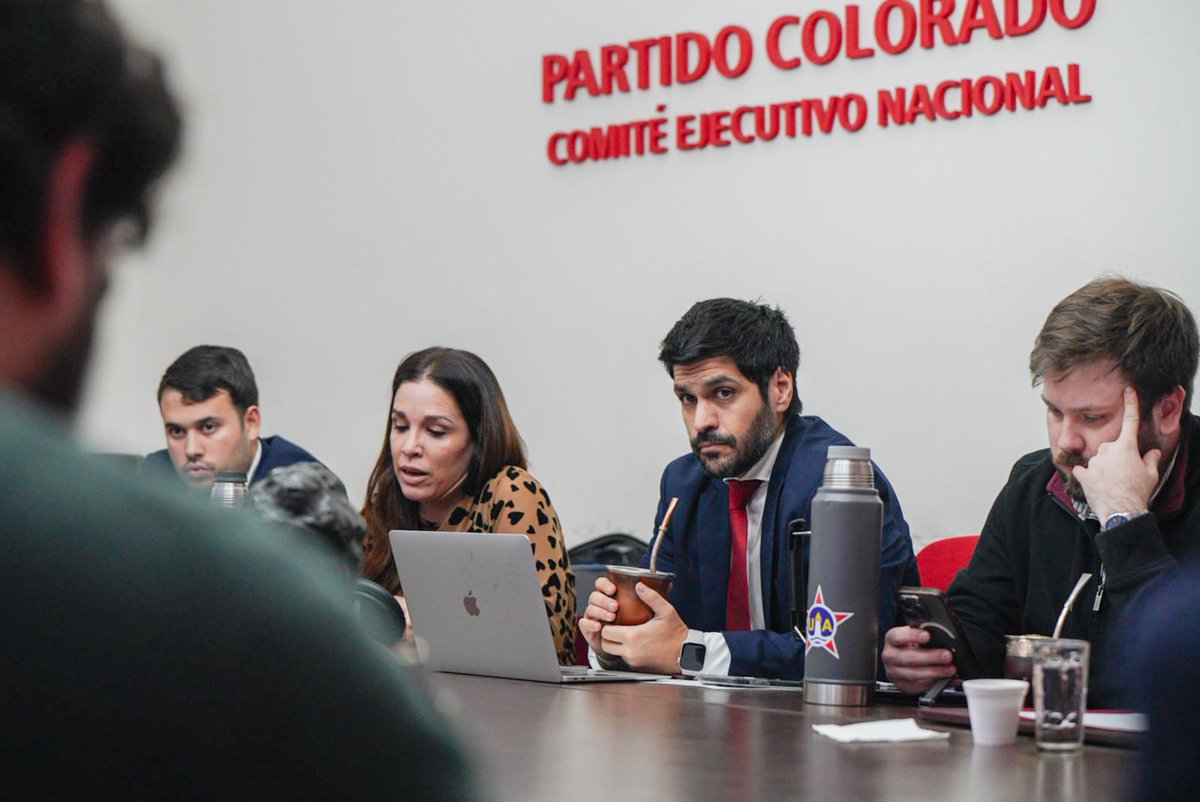 Hoy sesionamos en conjunto el Comité Ejecutivo Nacional y el Comité Ejecutivo Departamental de Montevideo. Desde el CED planteamos la necesidad de articular esfuerzos para implementar el plan estratégico presentado en la Convención, con énfasis en el despliegue territorial y la