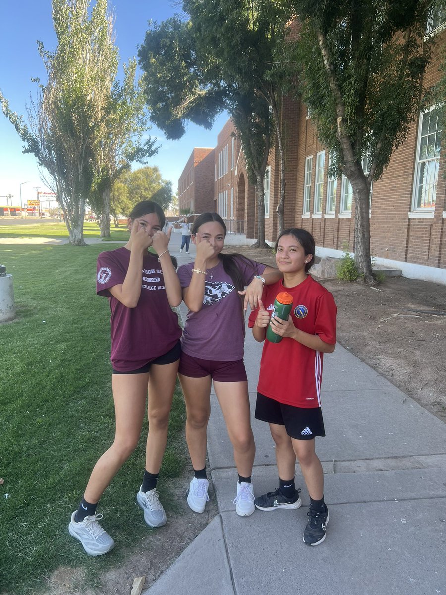 Our Freshies coming out to train ❤️‍🔥<a href="/Ysleta_W_Soccer/">YsletaWomen’sSoccer</a> <a href="/YsletaHS/">Ysleta HS</a> <a href="/ysleta/">Ysleta Bradshaw</a>