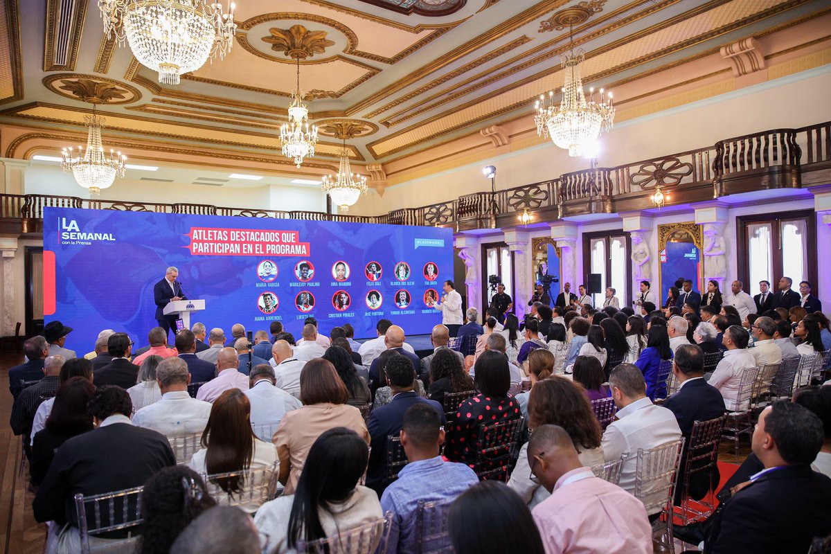 En #LASemanal con la Prensa, el Pdte. @LuisAbinader destacó cómo el @InefiRDoficial transforma el deporte escolar, fomentando valores, salud y disciplina con formación docente, entrega de utilería, infraestructuras dignas y alianzas que impulsan el talento desde las aulas.