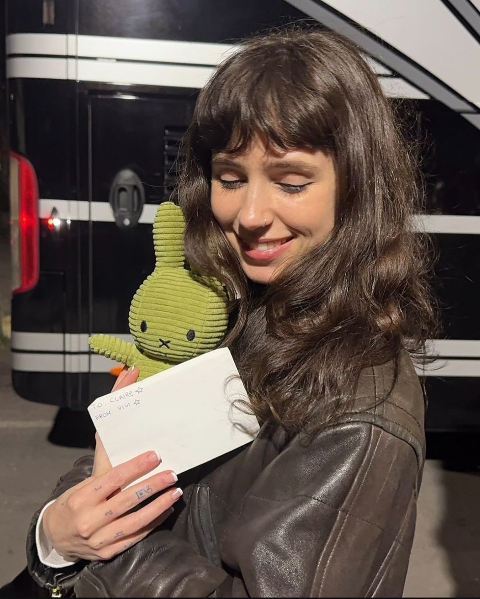 clairo media 🗝️ (@sourcecottrill) on Twitter photo 