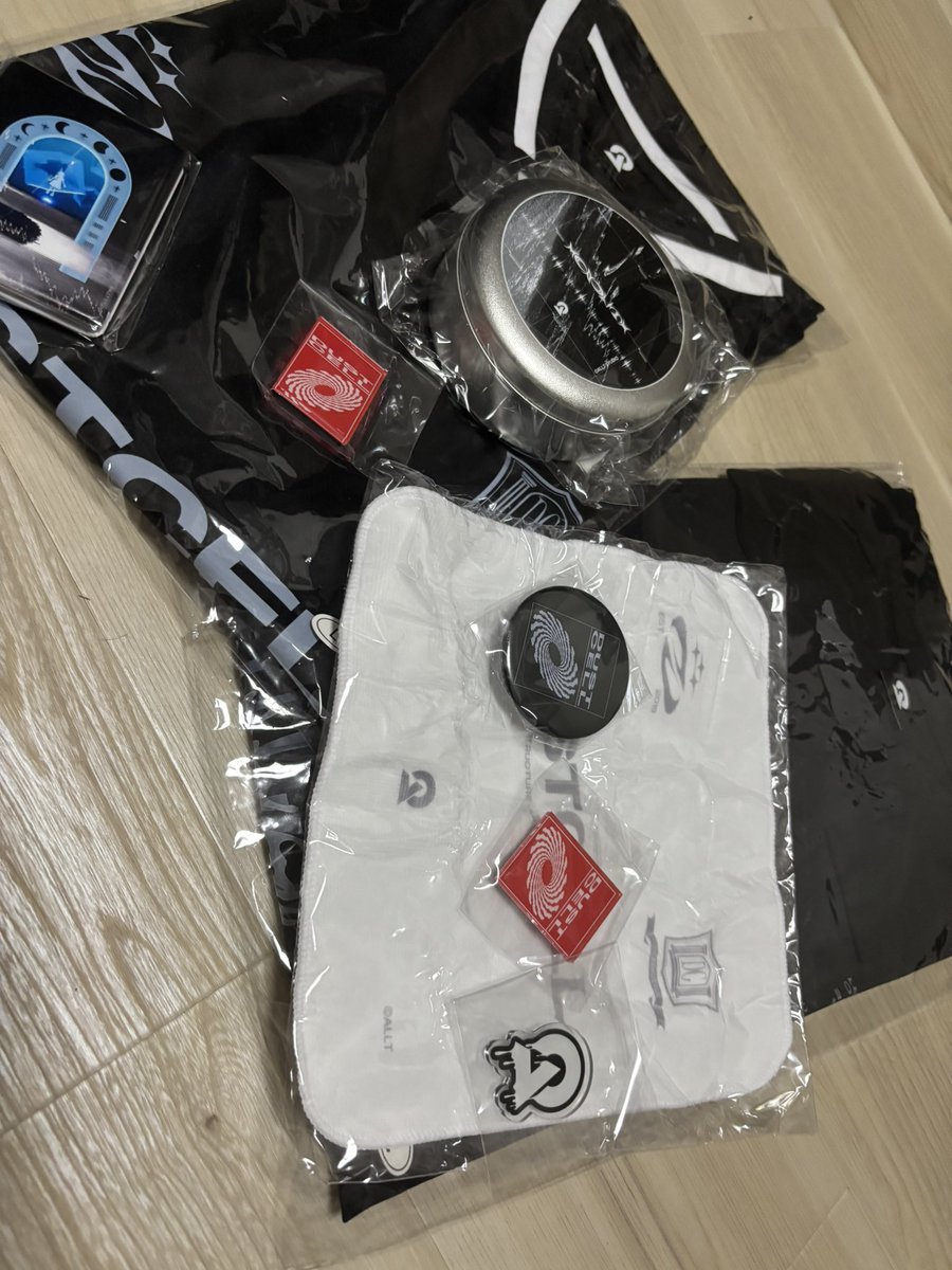 今更だけど戦利品
ゲームシャツまじでセンスよすぎ