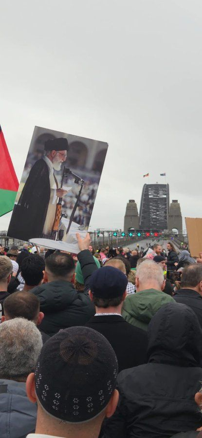 THE_Russell's tweet image. If the AFP can arrest a Chinese national and charge her with foreign interference, WHY won&apos;t the AFP arrest the Zionist Israeli agents provocateurs who infiltrated the #MarchForHumanity, attempting to discredit it by carrying inflammatory signs?
#auspol #ForeignInterference