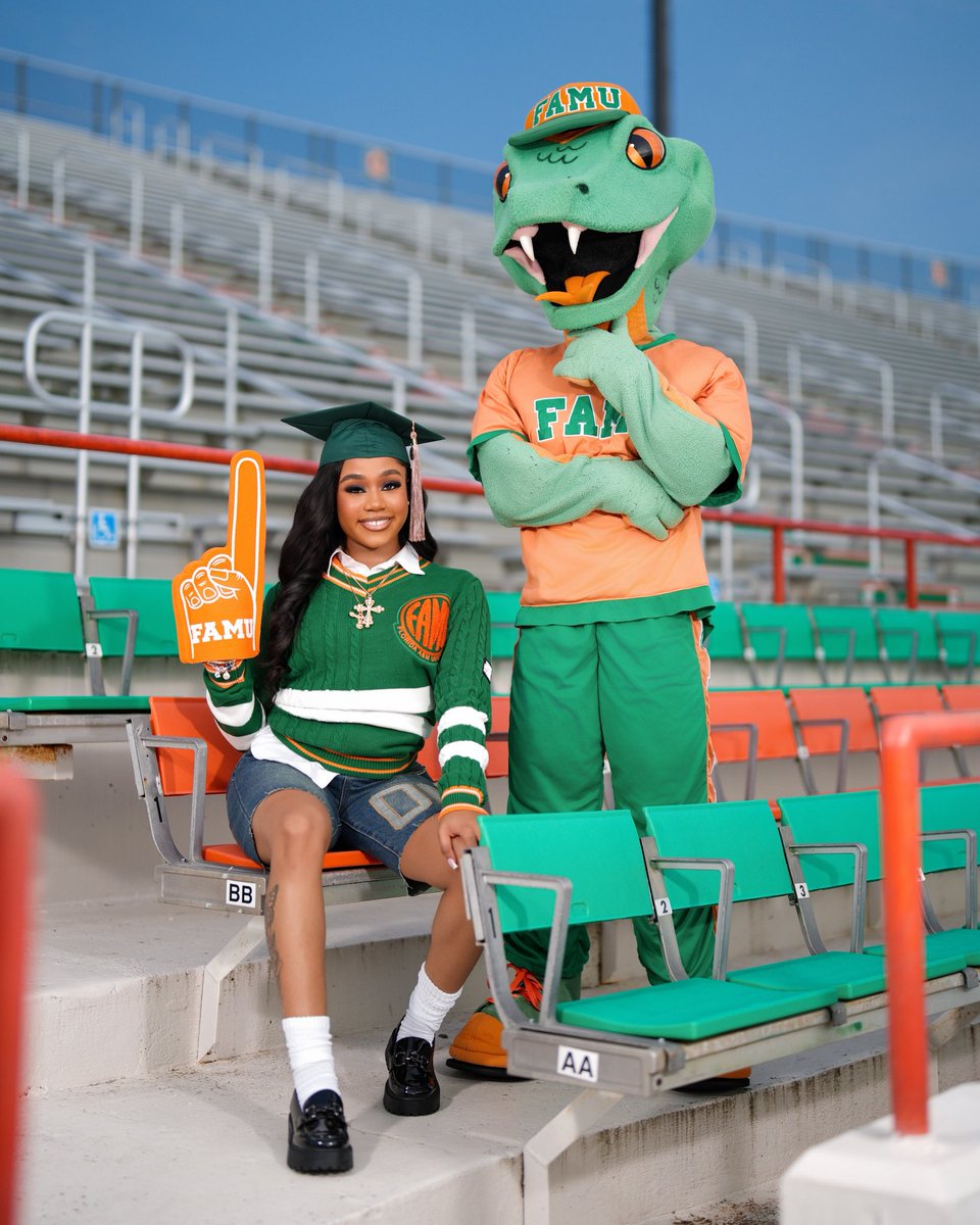 No one does grad photos like FAMU 🔥🔥🔥🔥