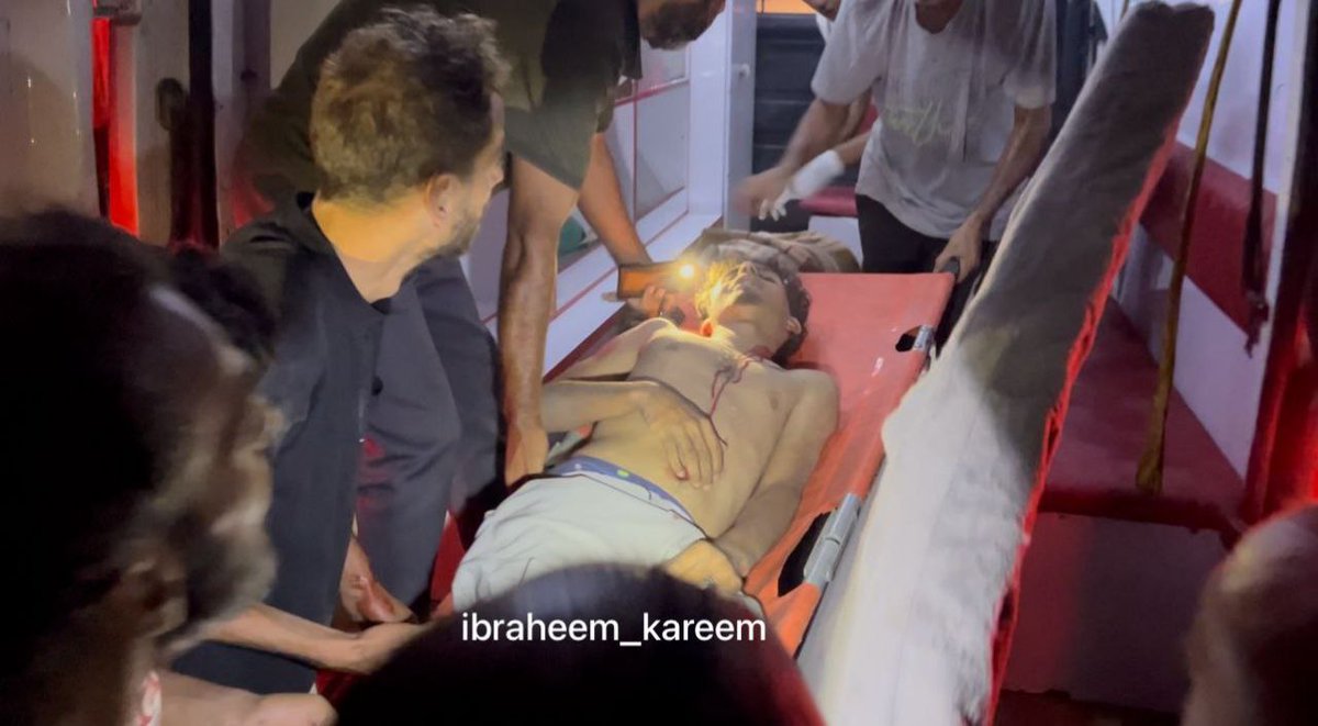 🟥 انتشال إصابات وإخماد حريق جراء قصف العدو الإسرائيلي منزلاً لعائلة اليازجي بمحيط بركة الشيخ رضوان شمال مدينة غزة

#الإجرام_الصهيوني 
#غزة_تقتل_جوعا