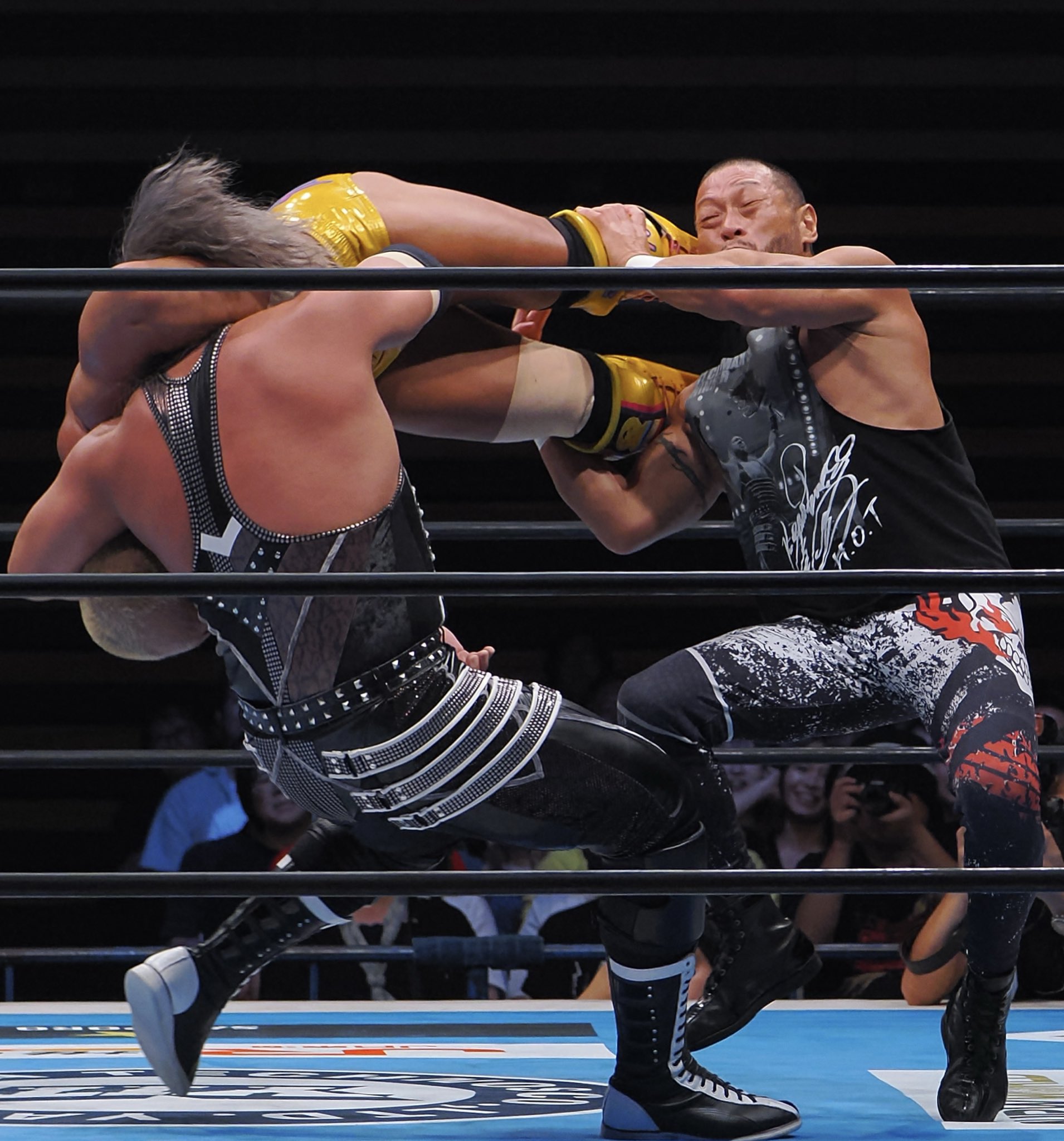 激レア　ワールド・ジャパン・プロレス MAGMA 01 旗揚戦 Amazon.co.jp: ワールド・ジャパン・プロレス MAGMA01 旗揚戦