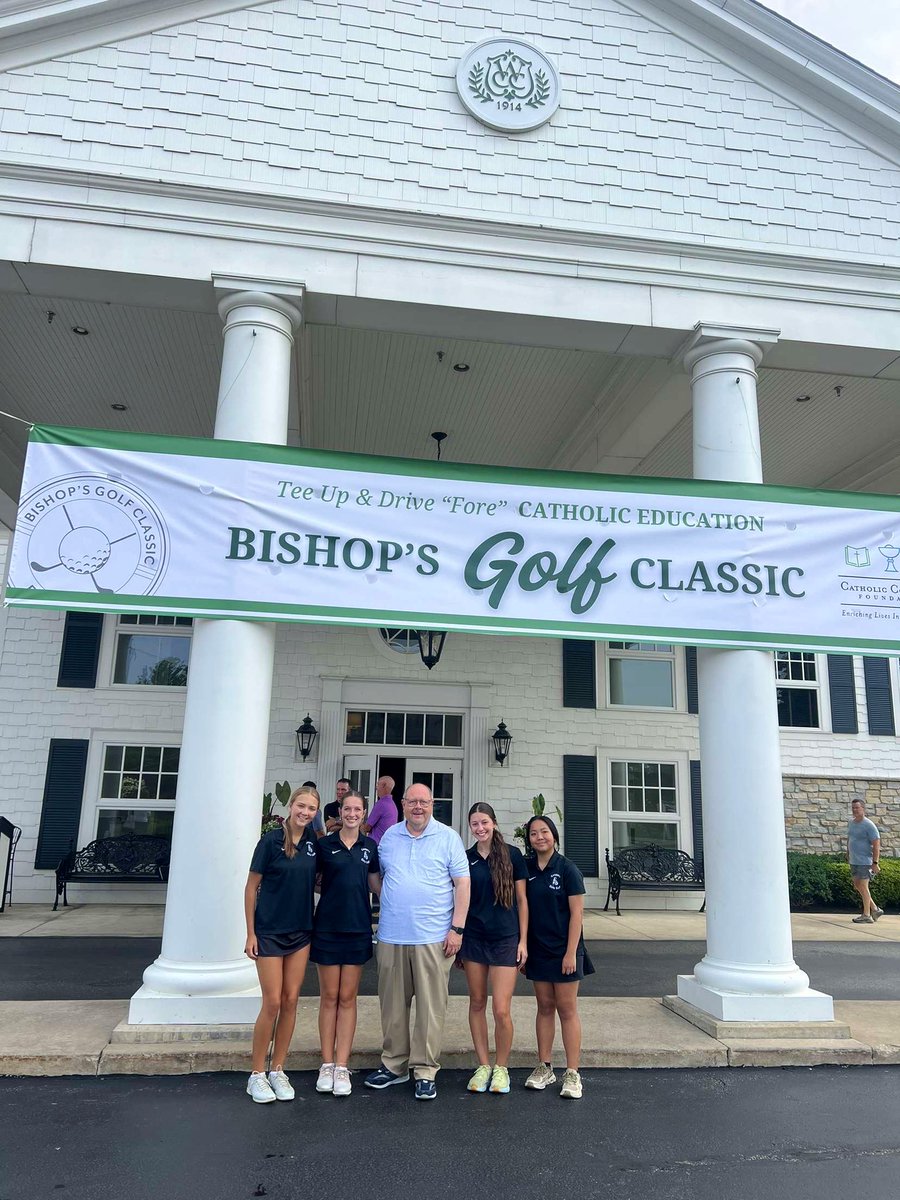 LCGirlsGolf's tweet photo. Some of our golfers went to the Bishop’s Golf Outing at Westwood CC to help out &amp; got to hit drives with the groups! Way to represent LC Ella, Emma, Angela &amp; Mao!
Congratulations to Emma on being awarded a $500 scholarship! Got to hang with Little John as well!🤩 @LCHS_Cougars https://t.co/1thny4Zjxc