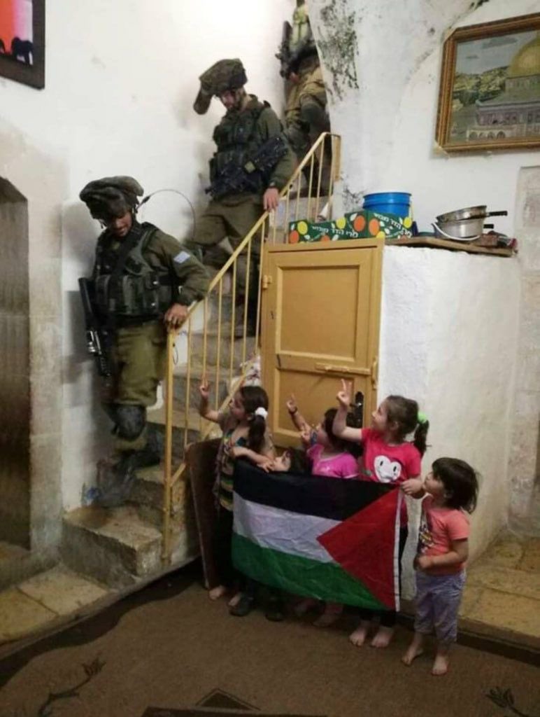 Ciyelii's tweet photo. Ya RABB!
El açıp dua edecek yüzümüz bile yok lâkin 
Ümmetin onuru bir avuç Gazzeli kaldı, biz ise çaresiz.

Görünür görünmez ordularınla teyyid eyle, 
şu sabîler hürmetine bu kutlu direnişi zaferle taçlandır Allah'ım ...
Âmîn ya Mûîň. 🤲 

#HandsOffGaza https://t.co/QHGfjLvyke