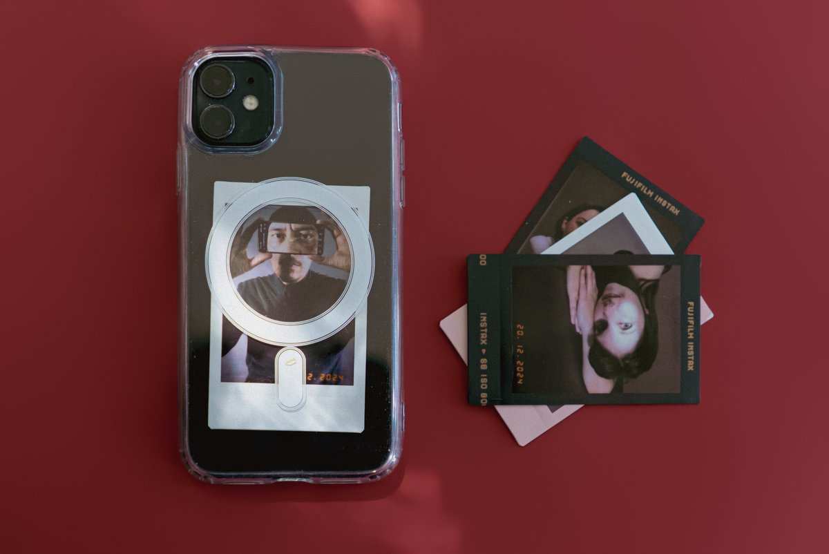 LibretaNegraMx's tweet photo. Una imagen puede decir más de ti que mil palabras.
Retratar no es solo capturar un rostro, es conectar con lo humano.
La fotografía como huella, como espejo, como lenguaje.
🎥 VIDEO → https://t.co/EB50ZdjX3A
#RetratoFotográfico #MemoriaVisual #ArteDeRetratar #MarisolCid 📓 https://t.co/ywXGobZE98