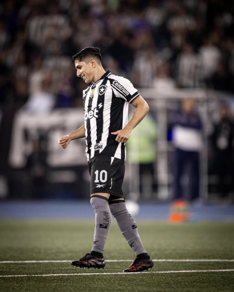 informafogo's tweet image. No início do ano, Savarino manifestou o desejo de se transferir para a Europa para John Textor.

Sendo assim, no início do ano, houveram conversas para o venezuelano atuar Lyon após o Mundial de Clubes, mas não avançou. O norte-americano se comprometeu fazer acontecer neste meio…