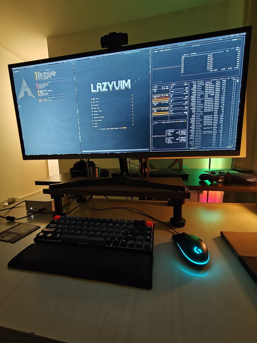 mauro_codes's tweet image. I&apos;ve been running Linux for 5 years, and distro-hopped a lot, but Omarchy by @dhh genuinely impressed me. I think this is the last distro I&apos;ll need. Everything just works.