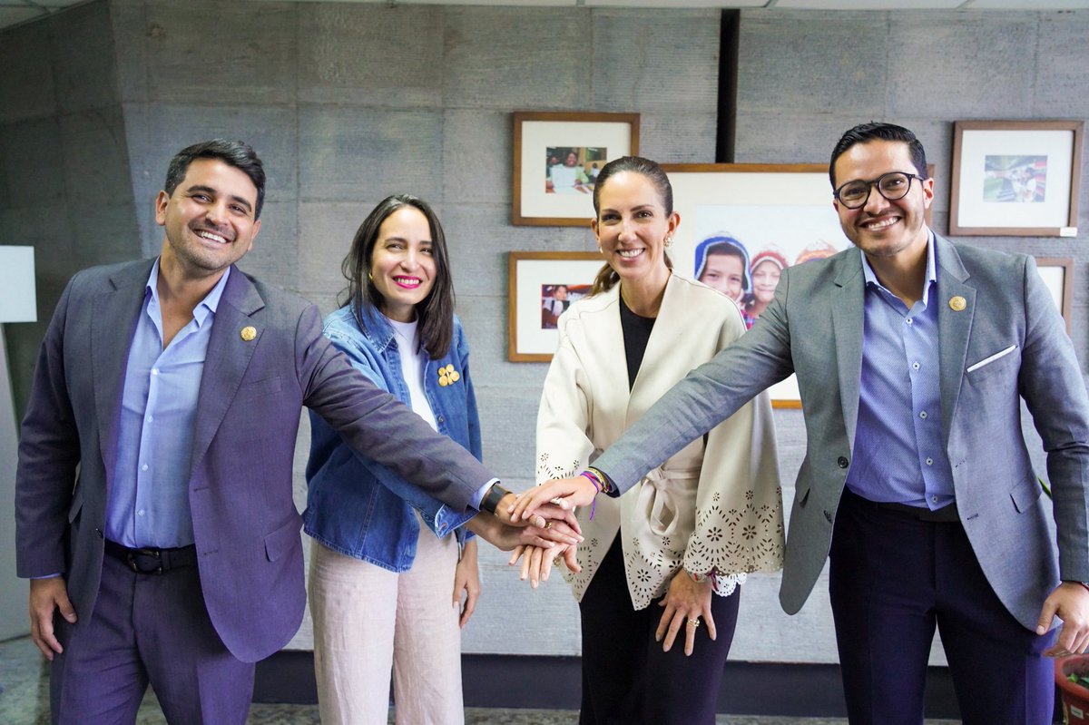 Senescyt (@edusuperiorec) on Twitter photo 🎓 La educación superior no se detiene. 🇪🇨
Este lunes, participamos activamente en una mesa de trabajo interinstitucional junto a <a href="/Educacion_Ec/">Ministerio de Educación del Ecuador</a>, <a href="/Cultura_Ec/">Ministerio de Cultura y Patrimonio 🇪🇨</a> y <a href="/DeporteEc/">Ministerio del Deporte 🇪🇨</a>, en el marco del Plan de Eficiencia Administrativa, impulsado por el Gobierno Nacional. 🎓 La educación superior no se detiene. 🇪🇨
Este lunes, participamos activamente en una mesa de trabajo interinstitucional junto a <a href="/Educacion_Ec/">Ministerio de Educación del Ecuador</a>, <a href="/Cultura_Ec/">Ministerio de Cultura y Patrimonio 🇪🇨</a> y <a href="/DeporteEc/">Ministerio del Deporte 🇪🇨</a>, en el marco del Plan de Eficiencia Administrativa, impulsado por el Gobierno Nacional.