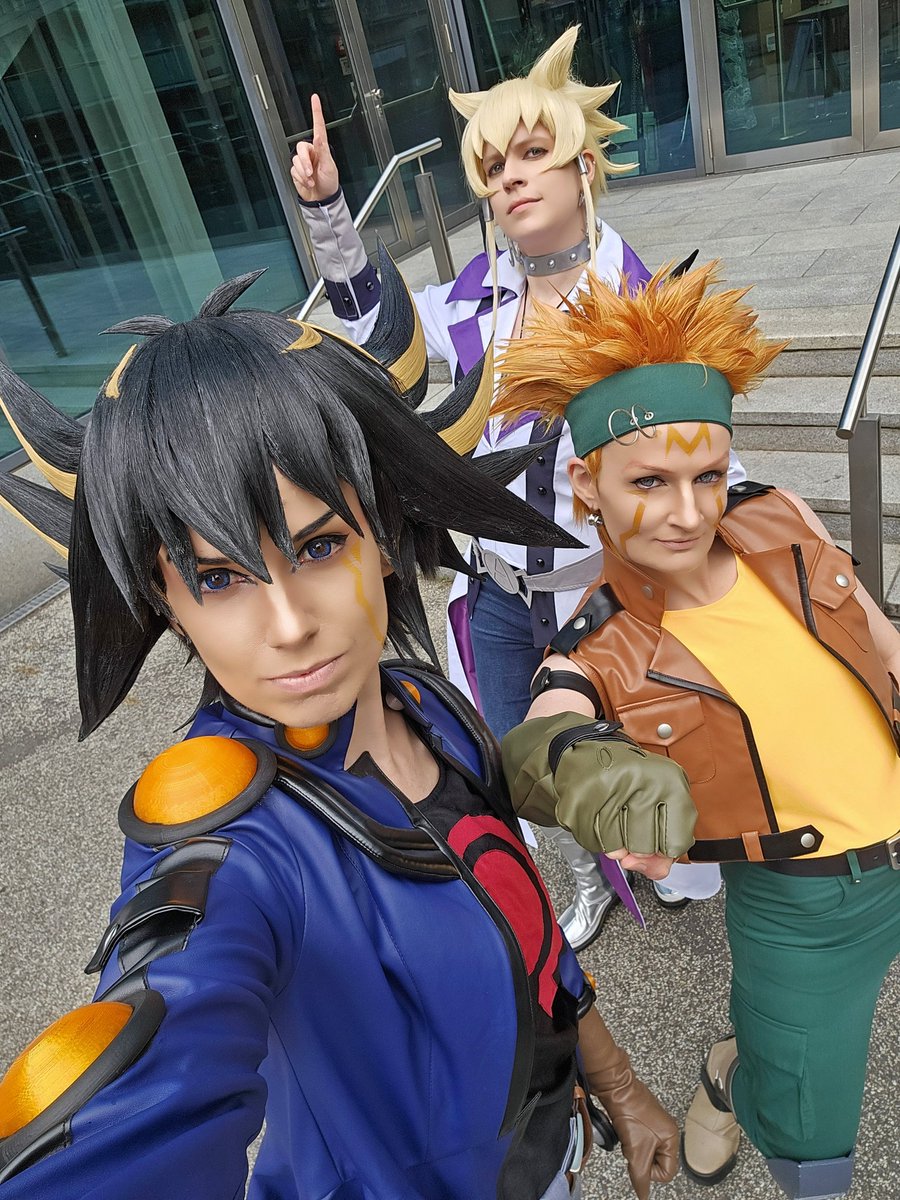 ✨️ Stardust Legacy ✨️ 🔜@AniMUC (@stardustlegacy_) on Twitter photo The 5D's Trio united at #AnimagiC 🏍✨️
Jack Atlas: <a href="/Chimeji/">tattooed 3-eyed ouji/witch 🏍️</a>
Crow Hogan: <a href="/Wheelerin_94/">Cyberse☆Foxy 🦊</a>
Yusei Fudo: me
#yugioh #cosplay #yugiohcosplay #yugioh5ds #yugioh5dscosplay #yuseifudo #yuseifudocosplay #jackatlas #jackatlascosplay #crowhogan #crowhogancosplay #animagic2025 The 5D's Trio united at #AnimagiC 🏍✨️
Jack Atlas: <a href="/Chimeji/">tattooed 3-eyed ouji/witch 🏍️</a>
Crow Hogan: <a href="/Wheelerin_94/">Cyberse☆Foxy 🦊</a>
Yusei Fudo: me
#yugioh #cosplay #yugiohcosplay #yugioh5ds #yugioh5dscosplay #yuseifudo #yuseifudocosplay #jackatlas #jackatlascosplay #crowhogan #crowhogancosplay #animagic2025