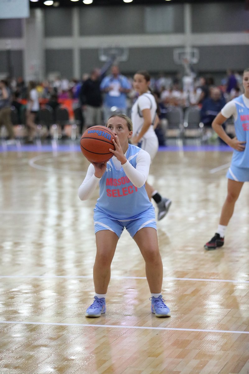 Hadley Mcnatt 📍Willard, MO 🎓2026

Hadley is the definition of scrappy and quick defender with very high rotation iq. The 2026 can also shoot it, she has mindset for finding the open spot and ability to knock it down. Mcnatt has grabbed an offer and looks from Division 3 schools