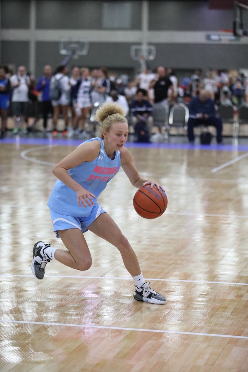 Zoe Scharnhorst 📍West Plains, MO🎓2026

Zoe is a workhorse, but more. Zoe will show up 30 early and leave 30 late. This describes both practice and games. Zoe will work, doing all the small things with no ask for recognition. She will make the right cuts, communicate, make a