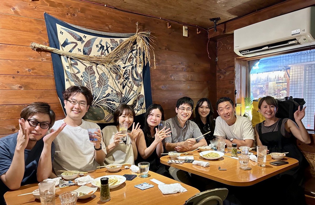 時差ですが、指揮伴奏ピアニストたちの前期お疲れ様会🍻
指揮レッスンは基本的に2台ピアノなので、他のピアニストと仲良くなれるのも嬉しいところ☺️
同じ楽器ならではの共感が止まらない🤣
スペシャルゲストに立候補して参加してくださったのは横山奏マエストロ🤣ありがとうございましたー！