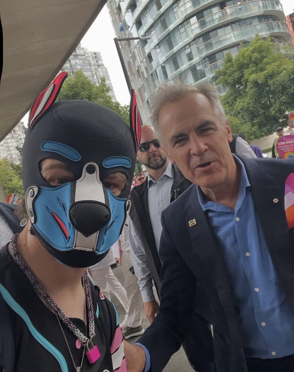 Again, how embarrassing 🤦‍♂️ 

I would never, repeat, NEVER put a politician in such an awkward position.