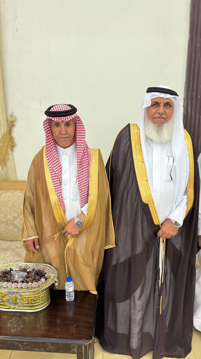 صوره جمعتني مع الاخ العزيز العميد.حمودالوابصي البلوي في احدى المناسبات العامه الله يبارك بالاخ العزيز ابوماجد على طيبه وطيب حضوره في جميع مناسبات قبيلة بلي رقم عنى السفر من ينبع البحر الى منطقة تبوك وهذى ان دل يدل على الترابط الاخوي والاجتماعي للاخ ابوماجد بارك الله فيه..