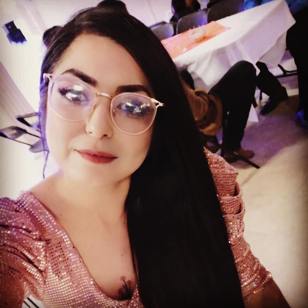 Holi, paso a saludar y a decir que no se si tenga tanta chance para entrar a mi perfil estos días, espero que si pero si no pasa no se molesten plis.
Les dejo una foto de una de las posadas de mi trabajo, si quieren que cuente que paso esa noche quiero unos 20 likes y comentarios