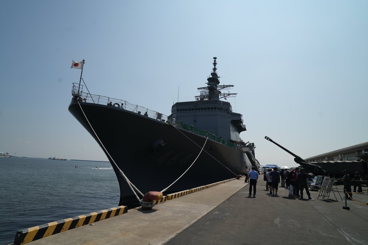 happymanjp's tweet image. 掃海母艦「ぶんご」はもう何処でも入れてくれるというサービス精神。　#掃海母艦　#ぶんご