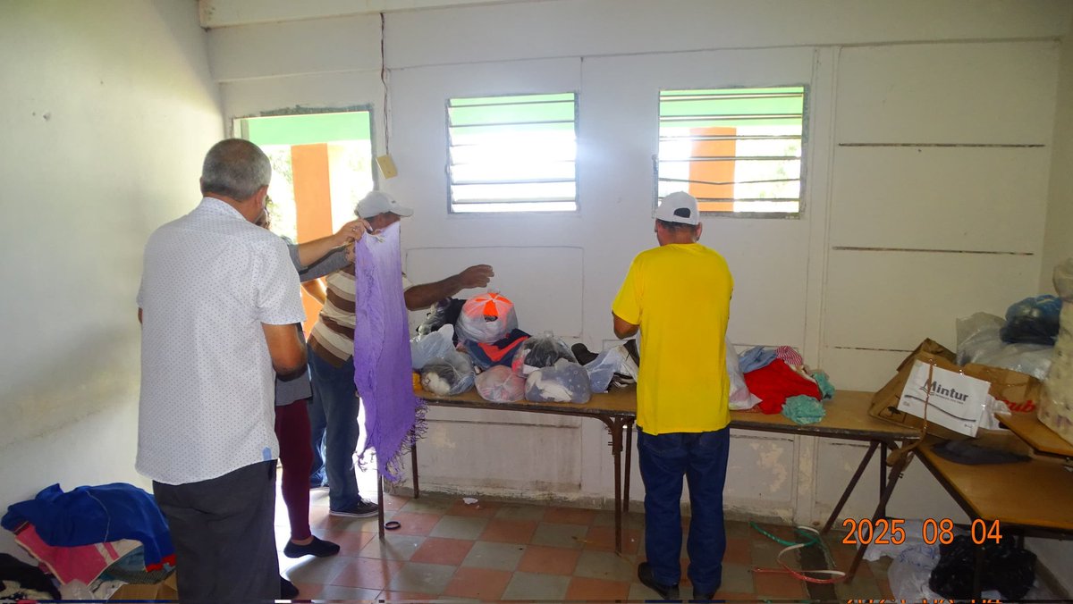 En Villa Clara, seguimos sintiendo la fuerza de nuestra gente. Hoy, la Sesión Sindical de Arrendatarios de Viviendas en Santa Clara realizó una valiosa donación al Centro de Protección Social, El compromiso de nuestros trabajadores es ejemplar. #VillaClaraConTodos Inspira