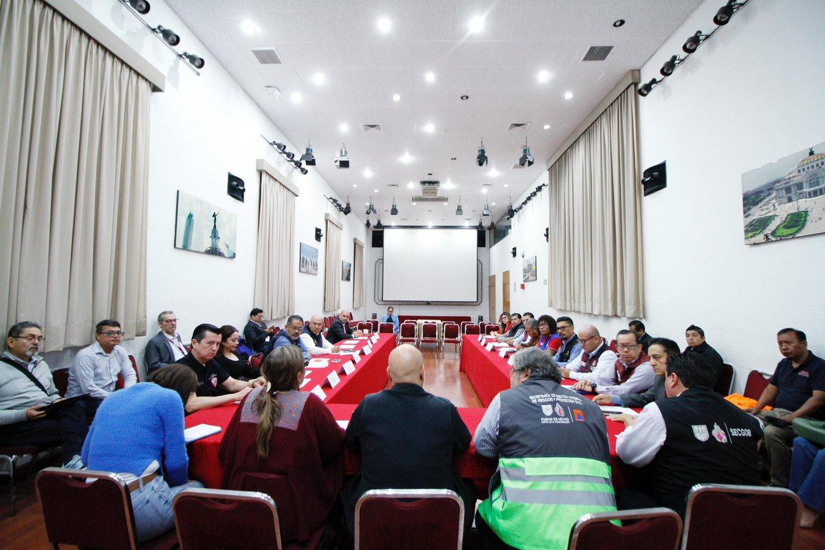 SEGOB CDMX (@segobcdmx) on Twitter photo ¡En la #CapitalDeLaTransformación, la coordinación hace la diferencia! 🙌🏽
Desde la #SECGOB, sumamos esfuerzos con las alcaldías para implementar operativos que protejan a quienes disfrutan de eventos culturales, deportivos y comunitarios.
Con planificación y trabajo conjunto, ¡En la #CapitalDeLaTransformación, la coordinación hace la diferencia! 🙌🏽
Desde la #SECGOB, sumamos esfuerzos con las alcaldías para implementar operativos que protejan a quienes disfrutan de eventos culturales, deportivos y comunitarios.
Con planificación y trabajo conjunto,