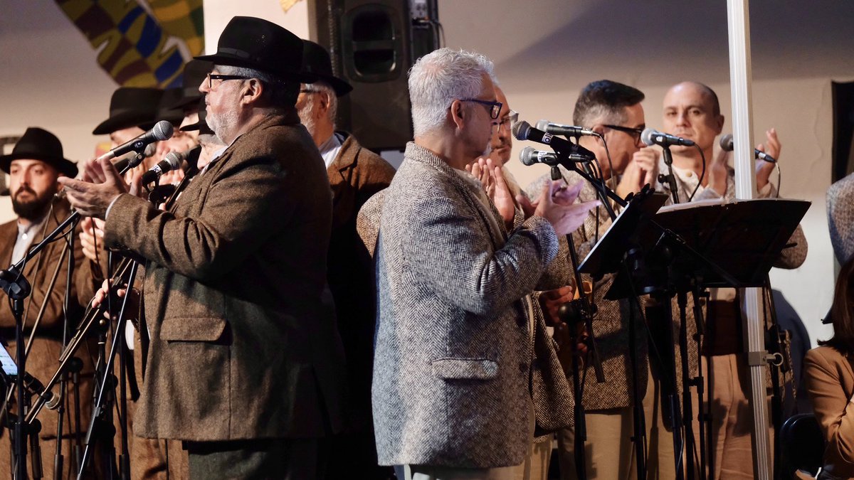 Ha sido un verdadero regalo y un honor haber dado el pregón de las fiestas de Palo Blanco ayer en Los Realejos. El distrito seis del municipio en el que vivo, de mi casa, y que llevo siempre en mi corazón. 

Una zona a la que le tengo especial cariño porque fue donde empecé a