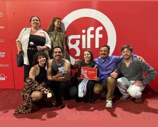 Anodis.com (@anodis) on Twitter photo “La eterna adolescente” del director Eduardo Esquivel <a href="/LaloEsquivelo/">Eduardo Esquivel</a>, fue la ganadora del premio al Mejor Largometraje Mexicano de Ficción en el <a href="/giffmx/">Guanajuato Film Fest</a> 2025
¡Felicidades <a href="/omarroblescano/">Esqueleto Rumbero</a> <a href="/muchachxsalvaje/">MUCHACHXS SALVAJES</a> <a href="/Caloumafilms/">Calouma</a>! “La eterna adolescente” del director Eduardo Esquivel <a href="/LaloEsquivelo/">Eduardo Esquivel</a>, fue la ganadora del premio al Mejor Largometraje Mexicano de Ficción en el <a href="/giffmx/">Guanajuato Film Fest</a> 2025
¡Felicidades <a href="/omarroblescano/">Esqueleto Rumbero</a> <a href="/muchachxsalvaje/">MUCHACHXS SALVAJES</a> <a href="/Caloumafilms/">Calouma</a>!