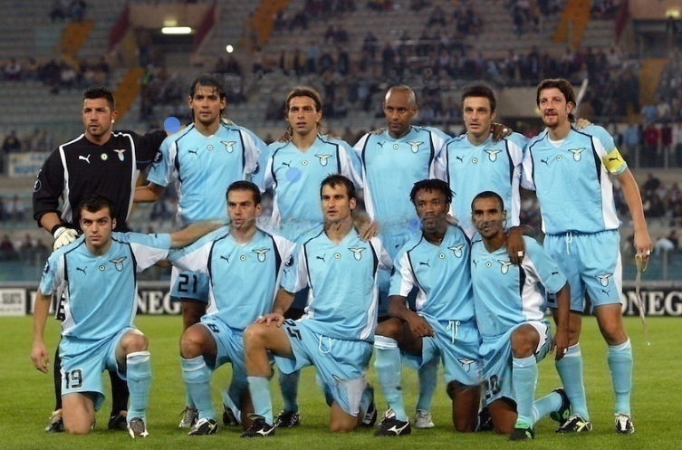 #21ottobre 2004, Coppa UEFA 2004/05, fase a gironi
#Lazio vs #VillarrealCF 1-1 (4’ José Mari, 85' Rocchi.)
L'undici biancocelste: 
(Back Row) Sereni, Inzaghi, Siviglia, Dabo, Oddo, Negro; (Front Row) Pandev, Zauri, Seric, Manfredini, Liverani
#LazioNostalgia