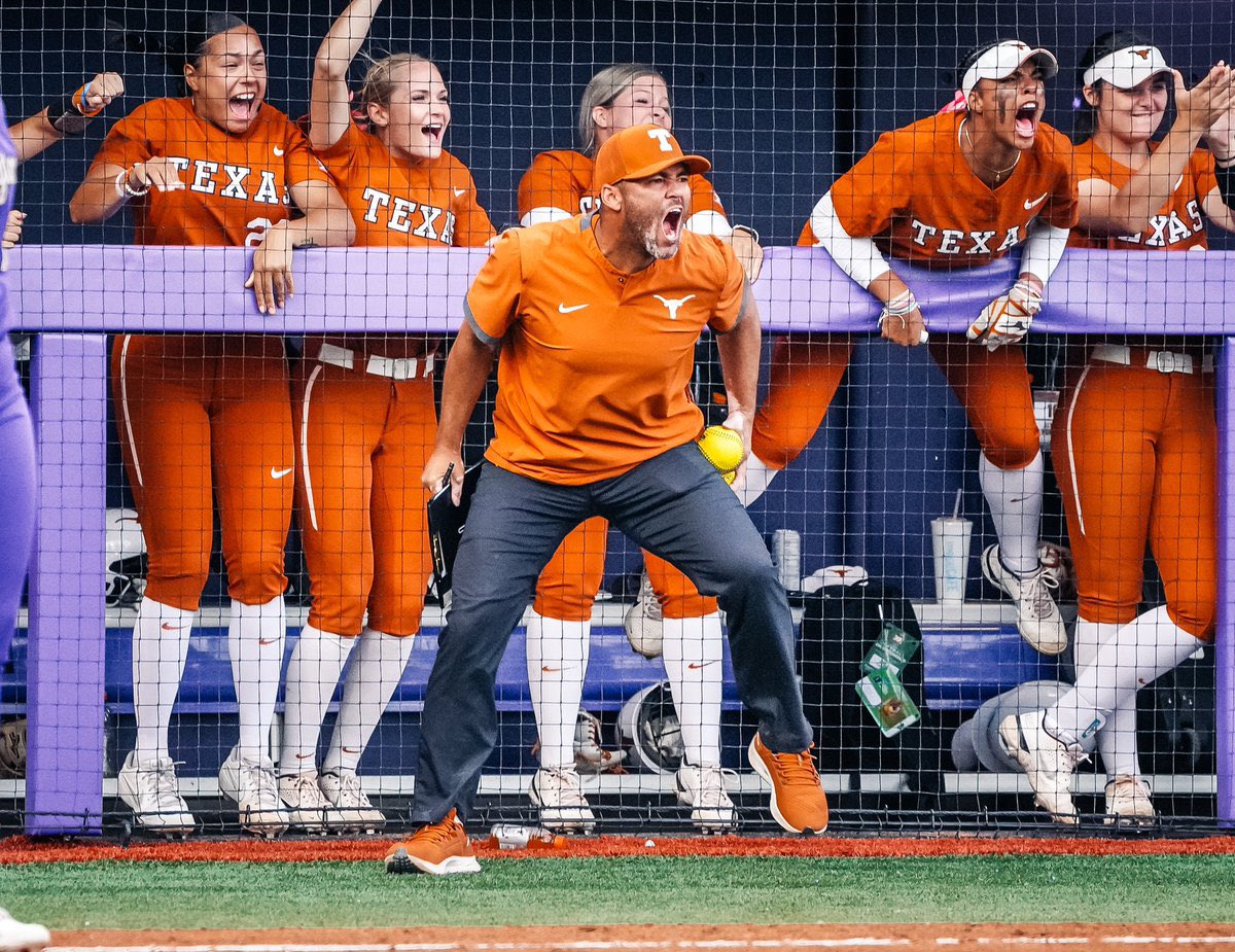 Texas Softball Associate Head Coach  Steve Singleton is leaving the program to become the new HC at Cal. 

Singleton spent the last six years in Austin. 

@OnTexasFootball