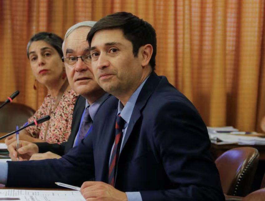 Aedd38's tweet image. TRIBUNAL DESAFORA OTRO DIPUTADO DE DERECHA "POR FRAUDE AL FISCO", ESTA VEZ ES EL #DEMOCRATA MIGUEL CALISTO..!!