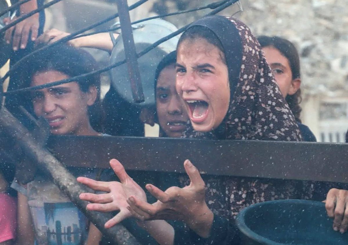 Dualarınız kadar duruşunuz da olsun. Yoksa sadece kendi konforunuz için mi Allah diyorsunuz?

#HandsOffGaza