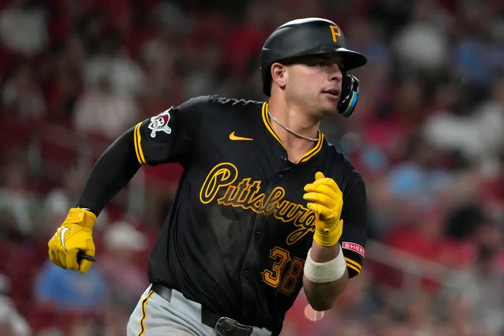 ThePoniExpress's tweet image. .@TheAthletic prospect guru Keith Law just told us the Pirates hitting prospect Nick Yorke now has a "crazy pause" in his swing. And a scout told him: "whoever changed his swing needs to be taken behind the woodshed."

The Pirates traded Quinn Priester for Yorke.