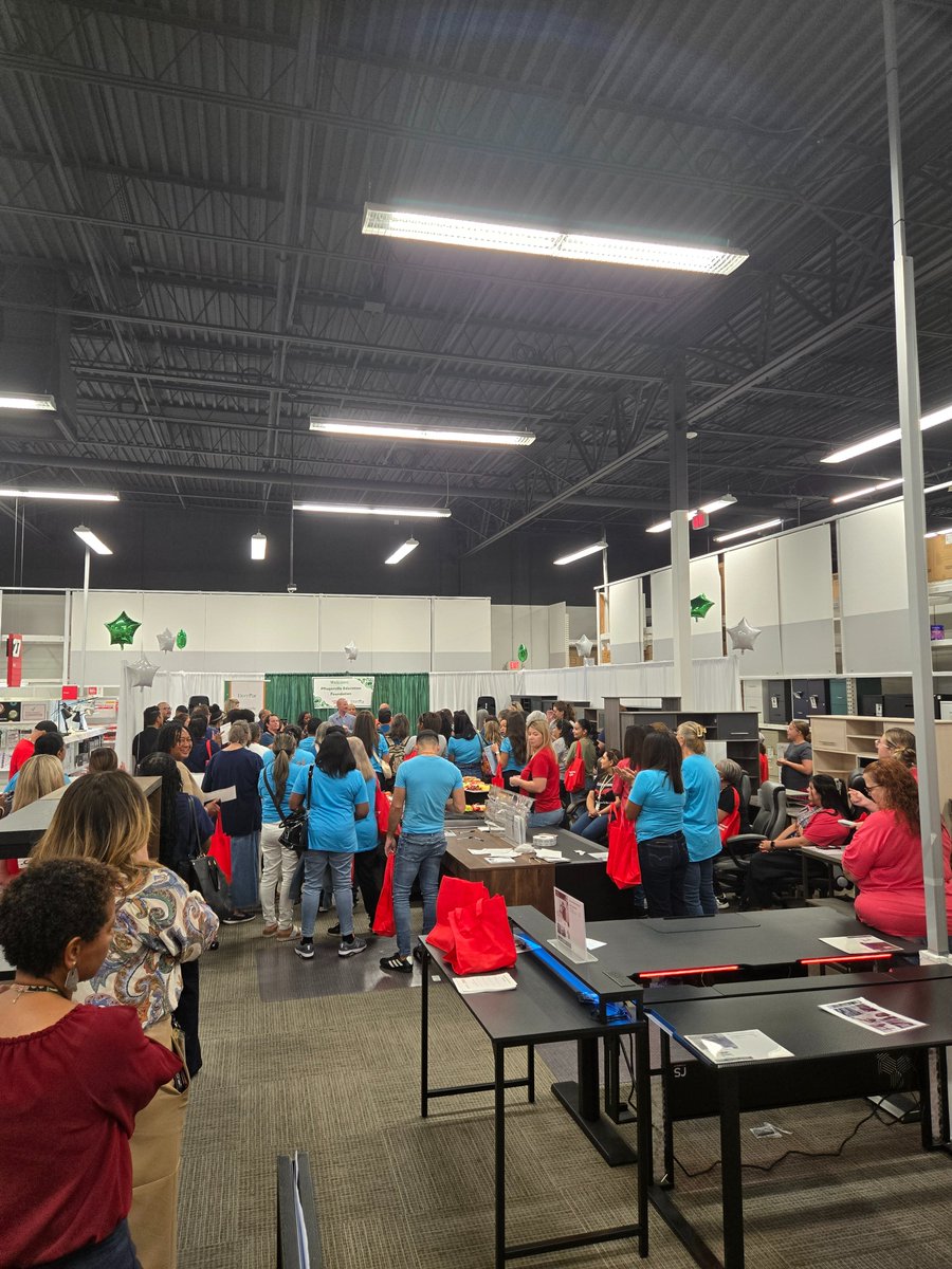 🎉 Big thanks to PEF and Office Depot for hosting an incredible shopping spree for our amazing PfISD teachers! 🛒📚✂️ Your generosity helps educators stock their classrooms with the supplies they need to inspire students every day. 💛 #PfiSDProud #TeacherSupport #PEFcares