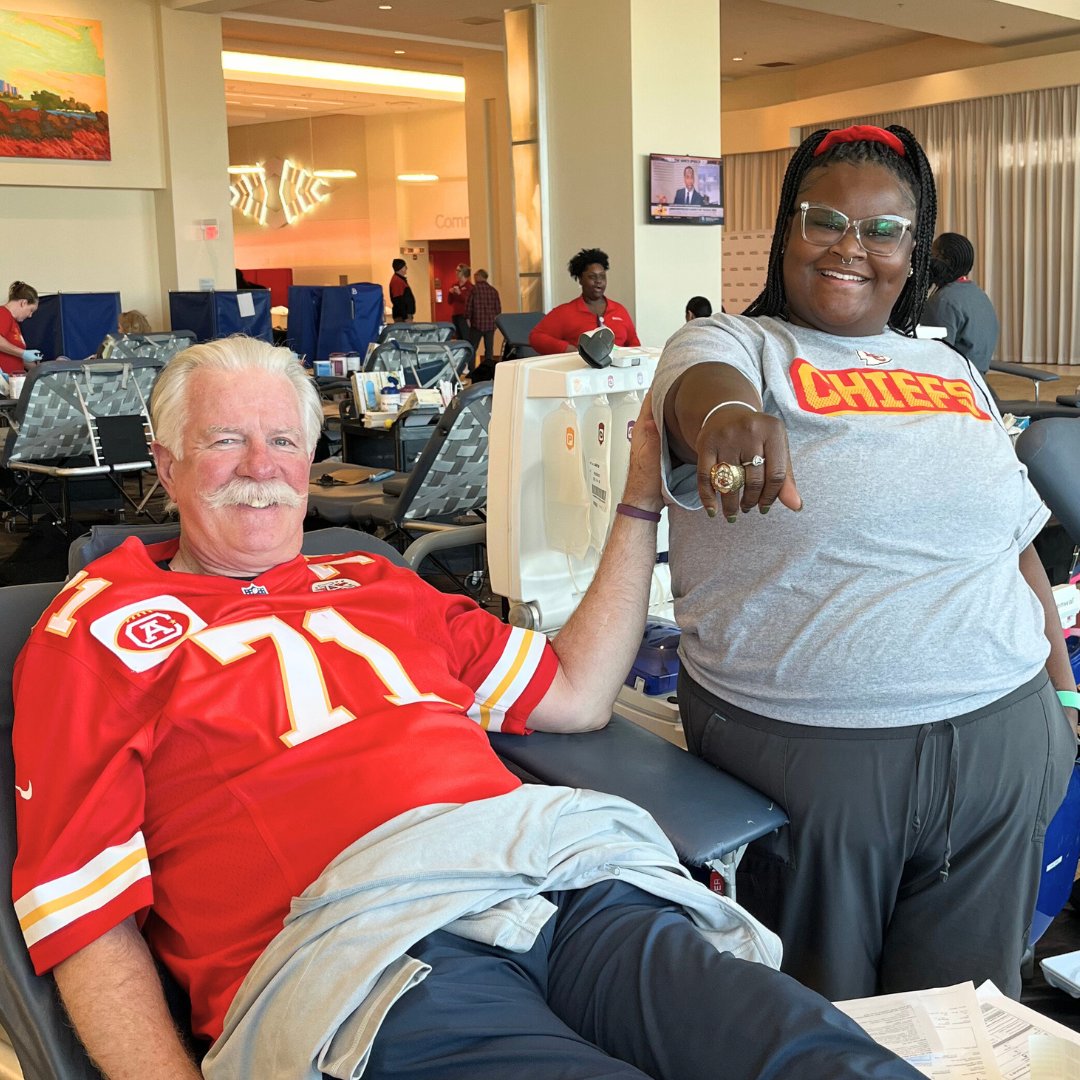 CommunityBloodCenter (@commbloodctrkc) on Twitter photo 🏈 Donate at any drive or donor center now through Aug 26 and you’ll be entered to win <a href="/Chiefs/">Kansas City Chiefs</a> tickets + a parking pass for the home opener vs Philadelphia Eagles on Sep 14!
Schedule an appointment to give at bit.ly/4eyvbx8 🏆
#Chiefs #BloodDonors #DonateBlood 🏈 Donate at any drive or donor center now through Aug 26 and you’ll be entered to win <a href="/Chiefs/">Kansas City Chiefs</a> tickets + a parking pass for the home opener vs Philadelphia Eagles on Sep 14!
Schedule an appointment to give at bit.ly/4eyvbx8 🏆
#Chiefs #BloodDonors #DonateBlood