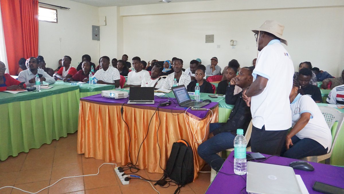KuzaBlu's tweet photo. Day 1 of #GoBlueProgram ✅
Led by Prof. Bernard Nassiuma, youth explored how to turn passion into purpose—mapping strengths, spotting tourism gaps, and building business ideas that serve the coast 🌊💡
#YouthEntrepreneurship #BlueEconomy #MoiUniversity #EUinKenya #KenyaYouth https://t.co/tg98Qv1w7z