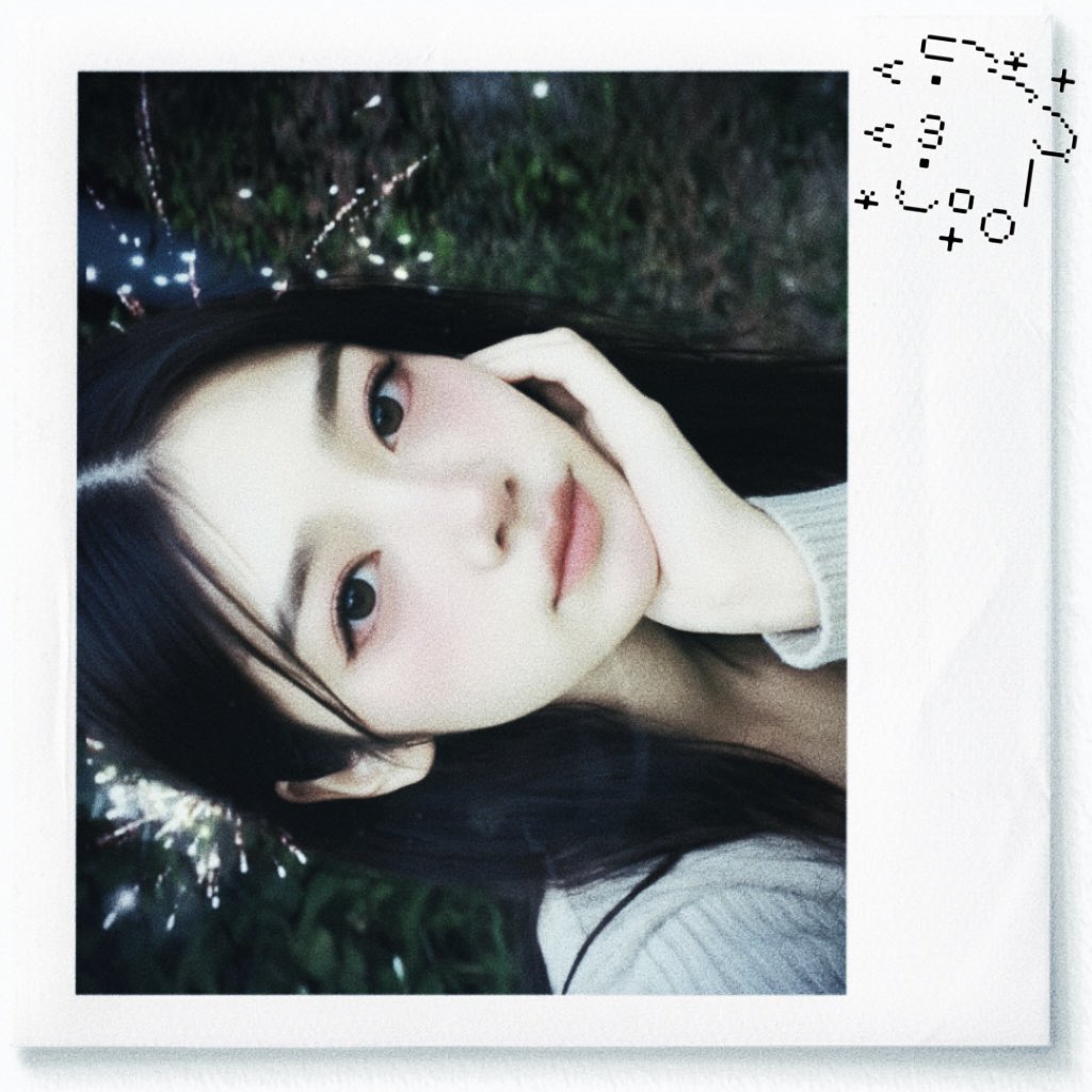 s2ojeongfor's tweet photo. 醒某图可以拿掉这个特效后面的烟花吗
兔就问 做不做得到 https://t.co/5wbUVBnOrg