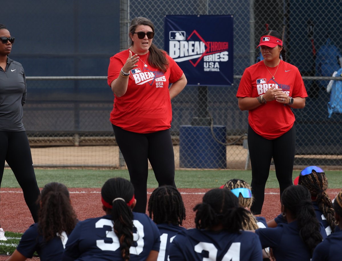 Best4Recruiting's tweet photo. Hi, I’m Jess, B4R Director.
🏆Former college coach (17 years) &amp; pro champ
🎯Current MLB 🥎 Development coach
🌱Current mentor, advocate, &amp; educator for the softball community
💙PROUD MOM
Now, I help athletes build their path toward the best 4 years possible in college! 🧭🤝🤍✨ https://t.co/K0Tr582j2O