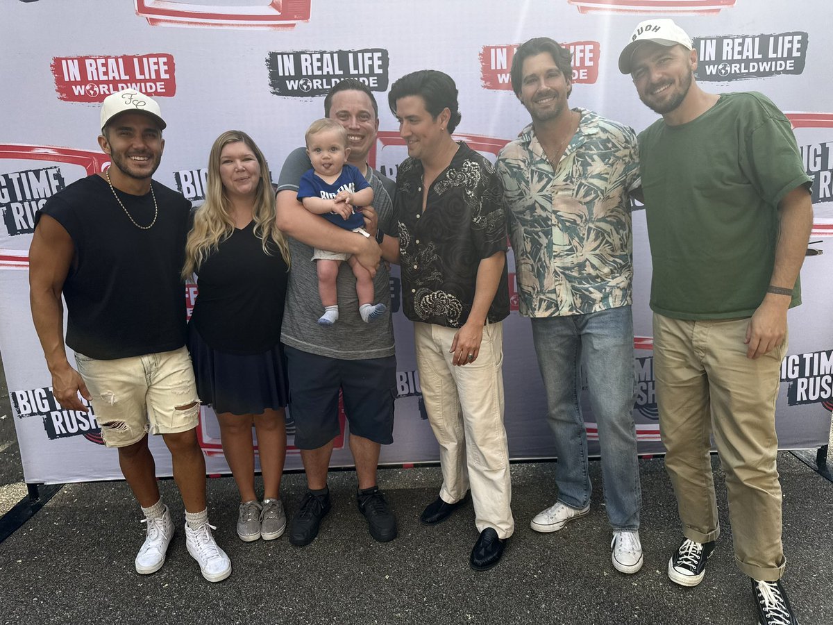 The way <a href="/1LoganHenderson/">L̶O̶G̶A̶N̶</a> looks at my baby🥹