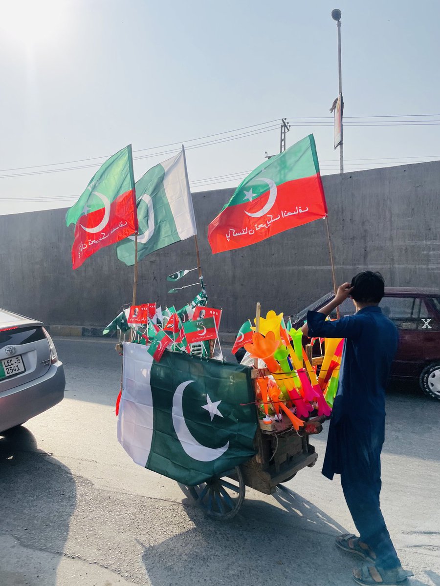 Hassan Riaz Aheer (@hra_07) on Twitter photo پشاور میں ایک غریب لڑکا 14 اگست کے لئے پاکستان اور پی ٹی آئی کے جھنڈے بیچتے ہوئے ❤️ 🇵🇰
#خان_کی_کال_مزاحمت_کی_یلغار
<a href="/TeamPakPower/">Team Pakistan Power</a> پشاور میں ایک غریب لڑکا 14 اگست کے لئے پاکستان اور پی ٹی آئی کے جھنڈے بیچتے ہوئے ❤️ 🇵🇰
#خان_کی_کال_مزاحمت_کی_یلغار
<a href="/TeamPakPower/">Team Pakistan Power</a>