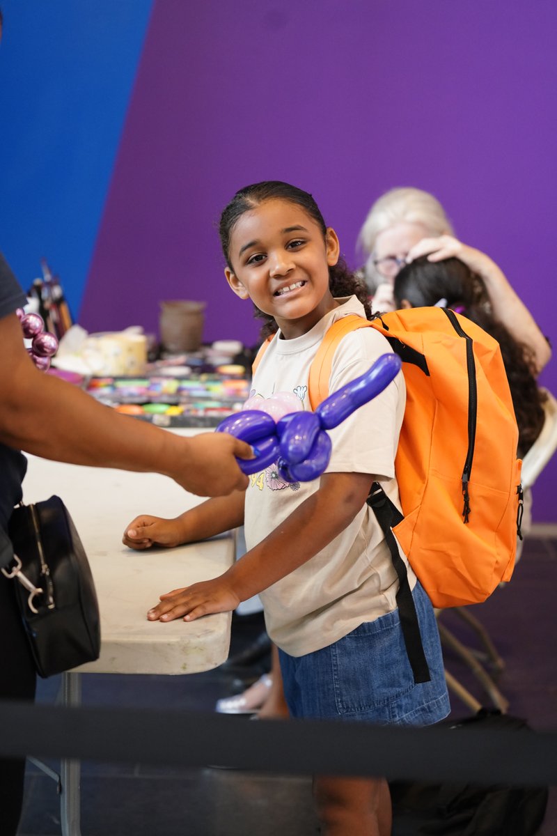 PHLschools's tweet image. Another great Back-to-School Bus Tour stop at the @FashionDistPHL!
Missed it? More stops are coming—find the full schedule: philasd.org/ringthebellPow… by @ibx, @ibxfdn, @amerihealthcaritas &amp;amp; @Xfinity#PHLed #SDPBusTour #RingTheBellPHL