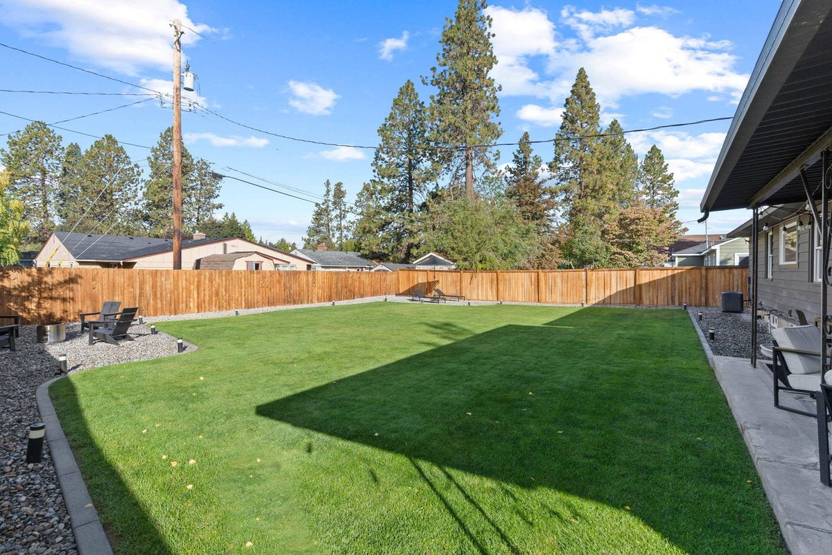 Best price on the South Hill in this lovely Comstock Rancher now offered at $629,999! This stunning home is a must see.

Message to schedule a showing!

All the details: fowlergroup.com/d8rdpqqh