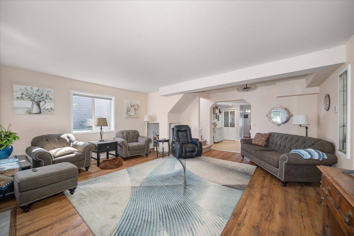 🏞️ Enjoying your day at the lake? 

Make it permanent with year around lake living on Reflection Lake in Elk, WA. 

And on 2 separate lots, the price can't be beat. 

All the details: fowlergroup.com/d8rdpqr0