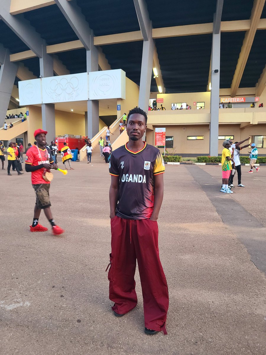 simple_bullet_'s tweet photo. 🇺🇬 vs 🇩🇿 https://t.co/zbhdMcYPNB
